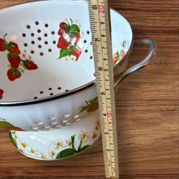 Golden Rabbit Colander Set Strawberry Enamelware 1.5qt w 8" Drip Plate 2 Piece - Picture 6 of 8